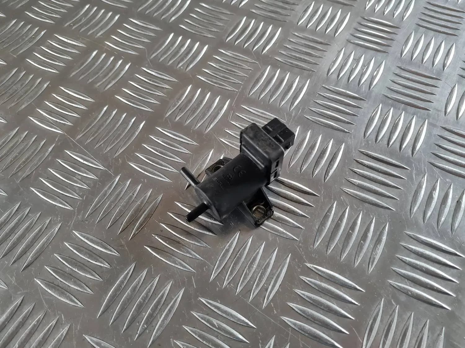 Magneettinen tyhjiöventtiili RENAULT SCENIC III 2011 - foto 2