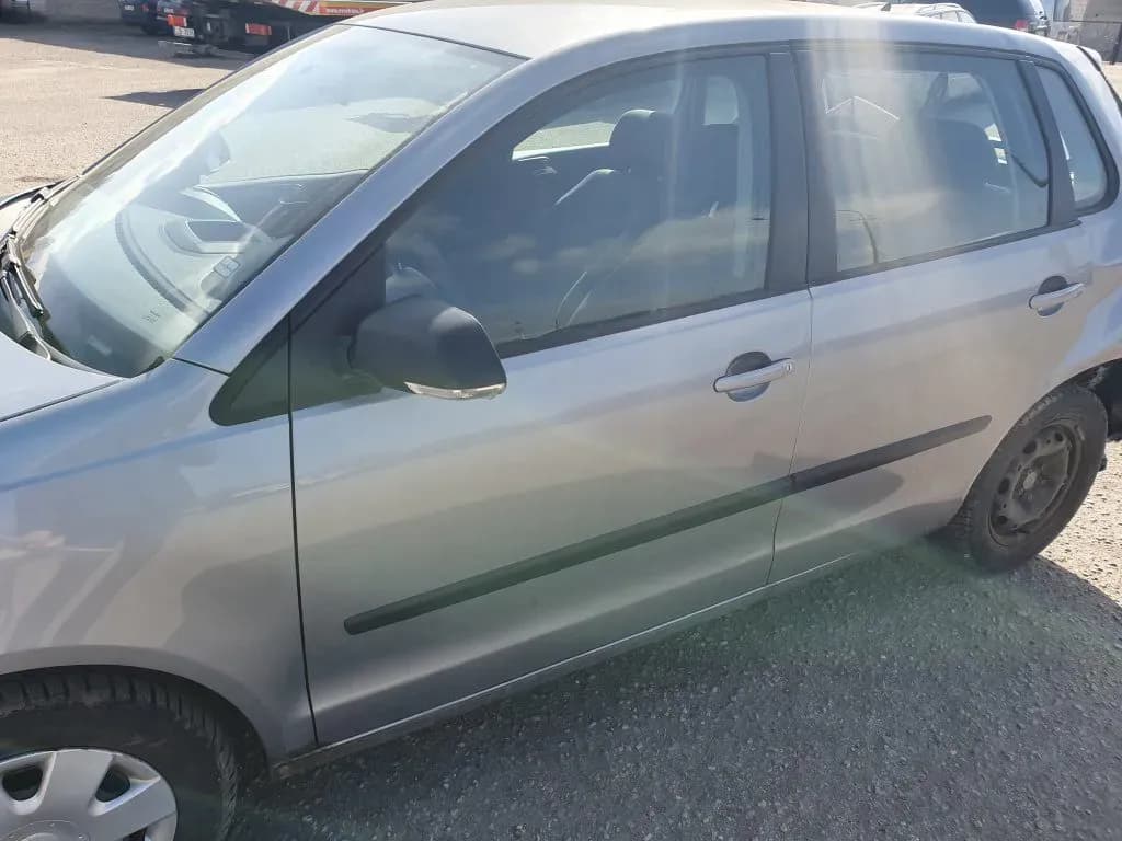 Kuva puretusta autosta 5