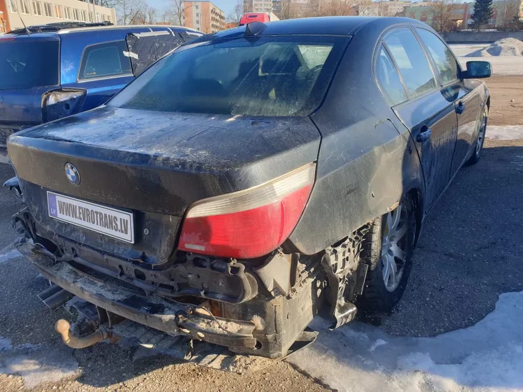 Kuva puretusta autosta 4
