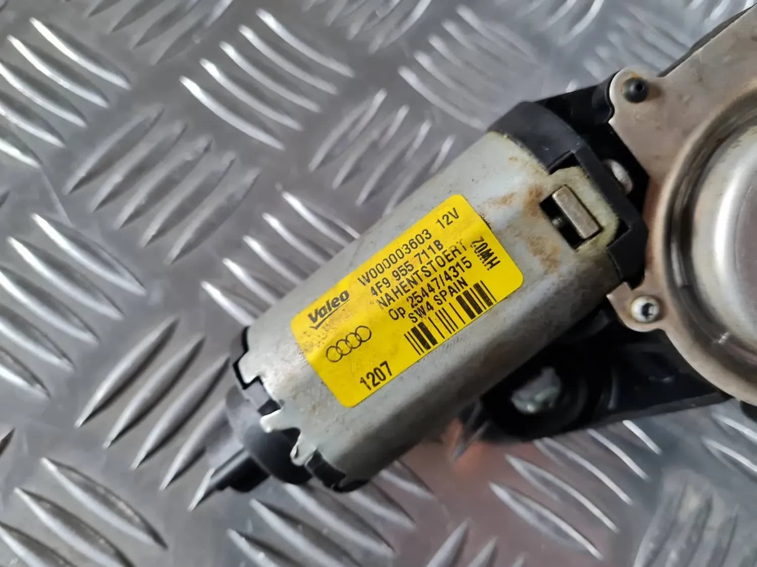 Takalasinpyyhkimen moottori AUDI A6 2008 - foto 4