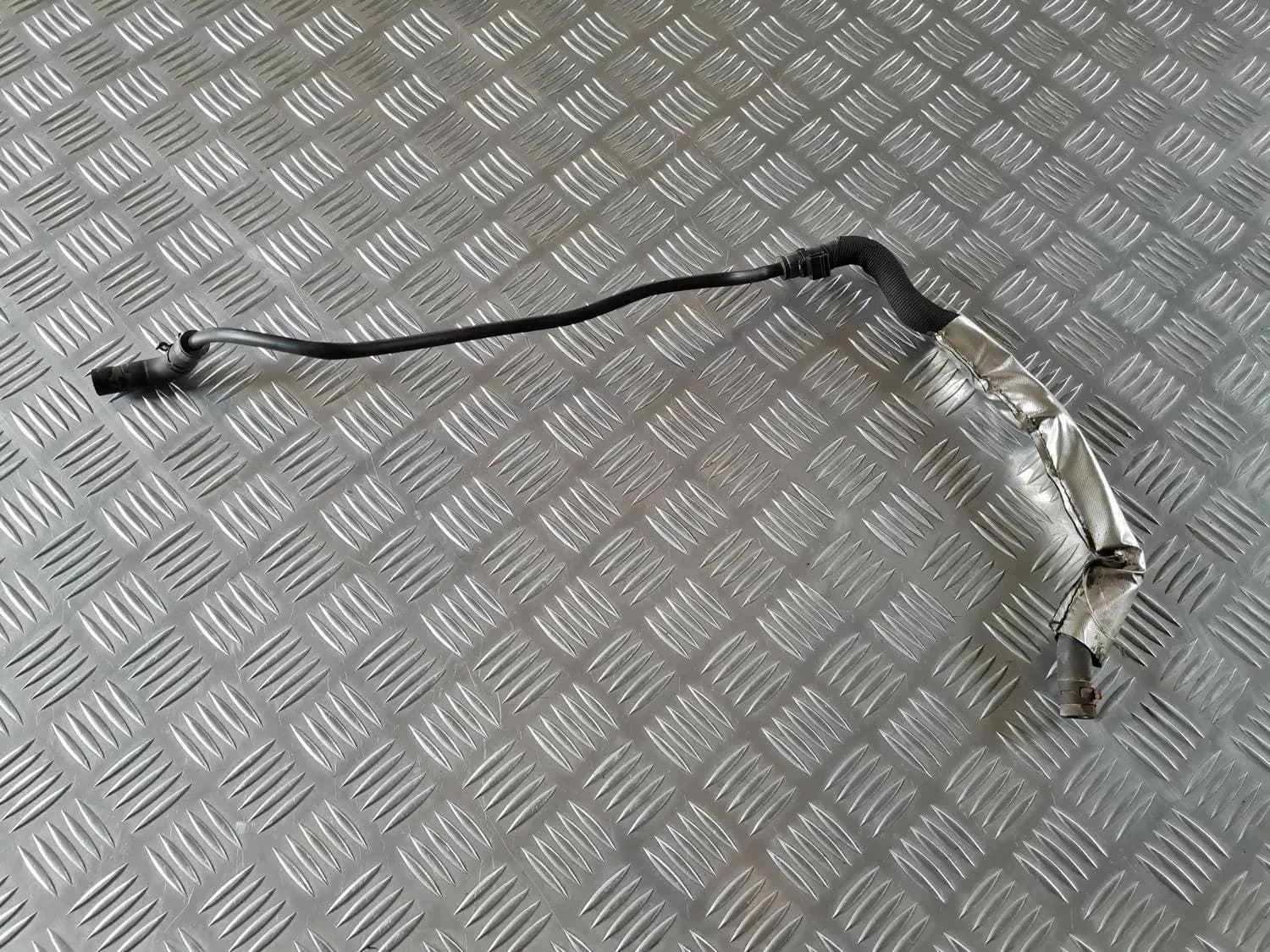 Jäähdytysjärjestelmän säiliöputki AUDI A6 2008