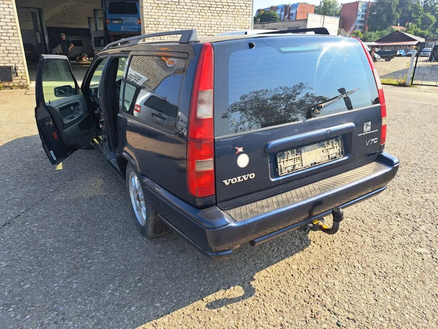 Kuva puretusta autosta 2