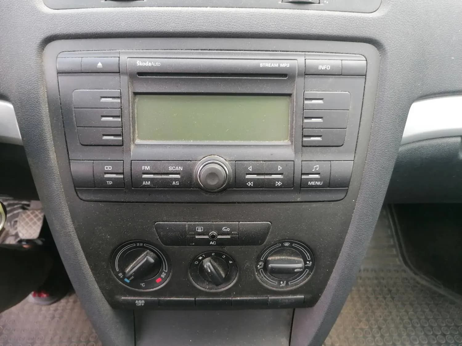 Kuva puretusta autosta 5