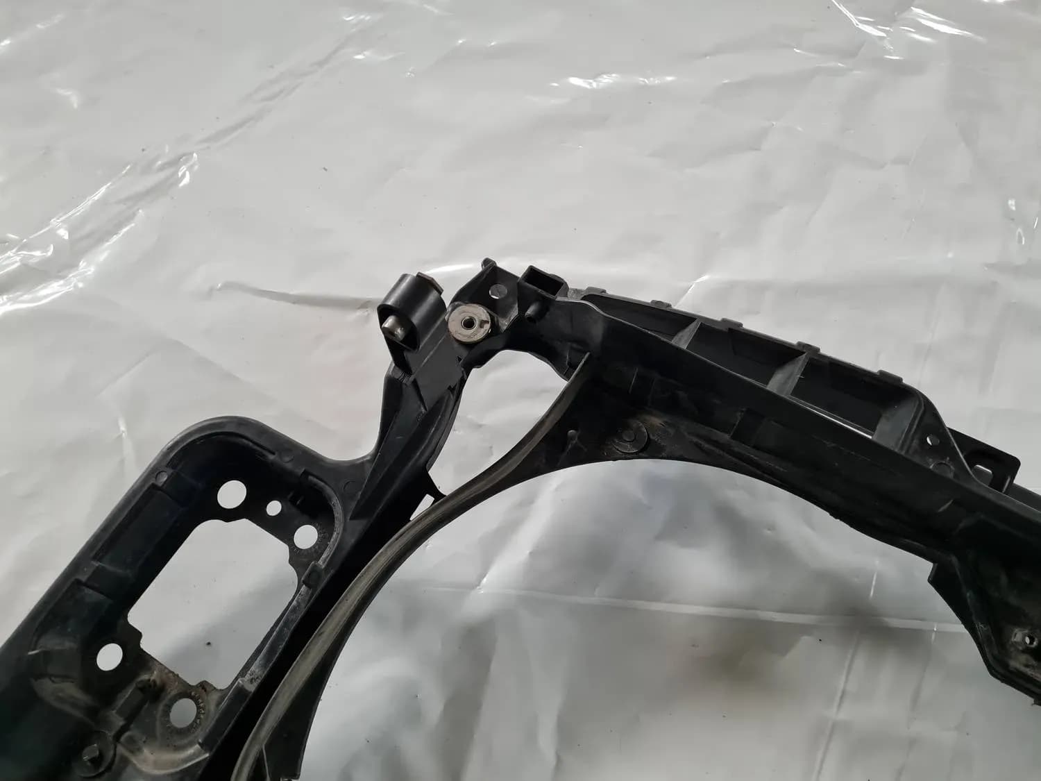 Jäähdyttimen etukehys AUDI A6 2008 - foto 5