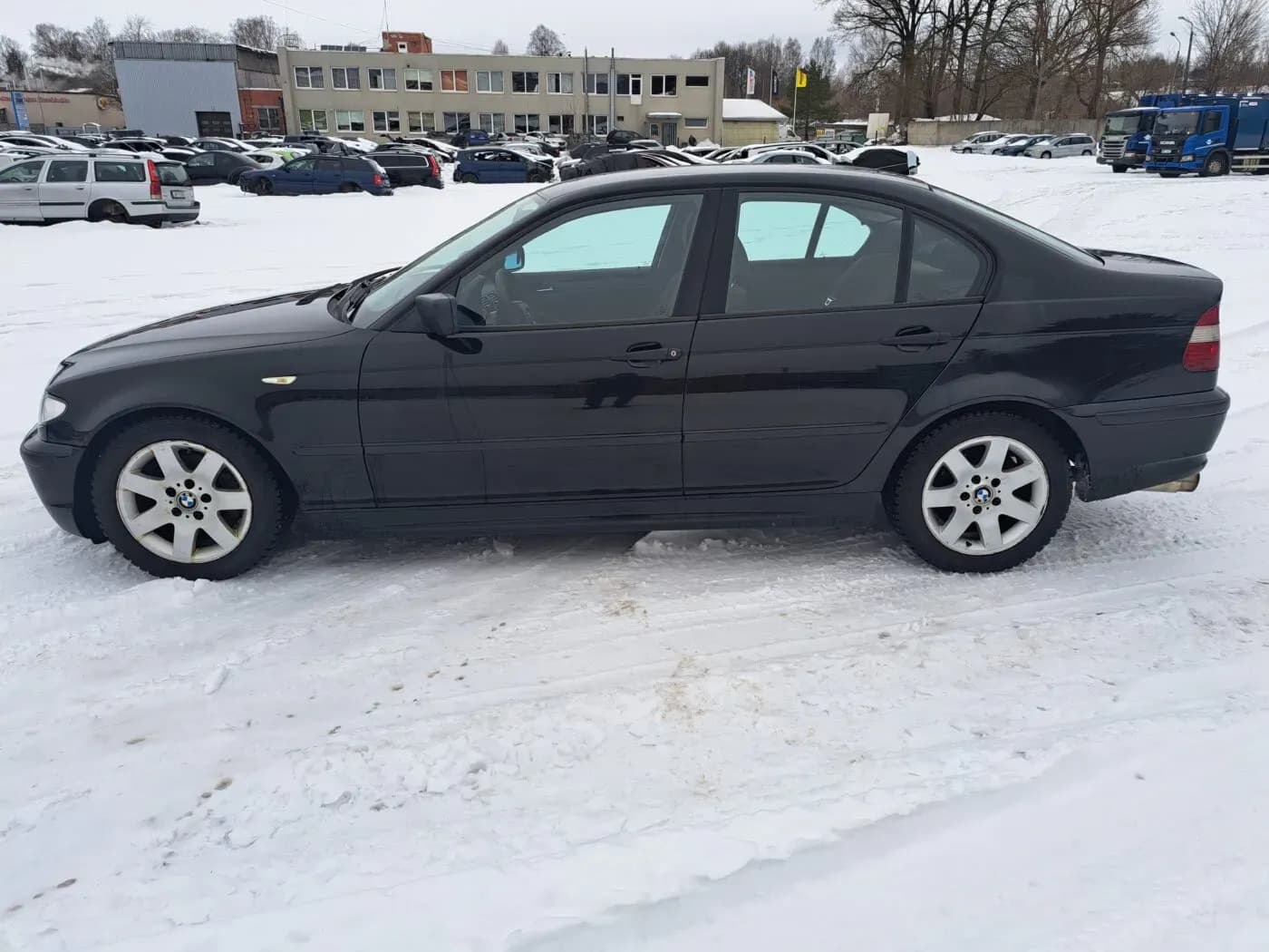 Kuva puretusta autosta 5