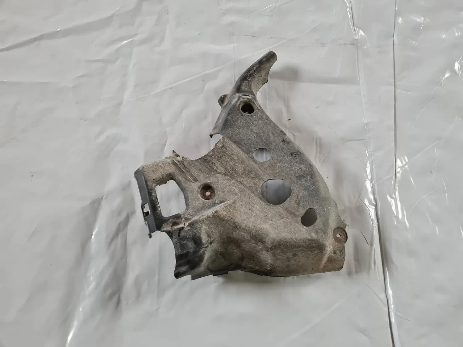 Takajousituksen suojakeho AUDI A6 2008