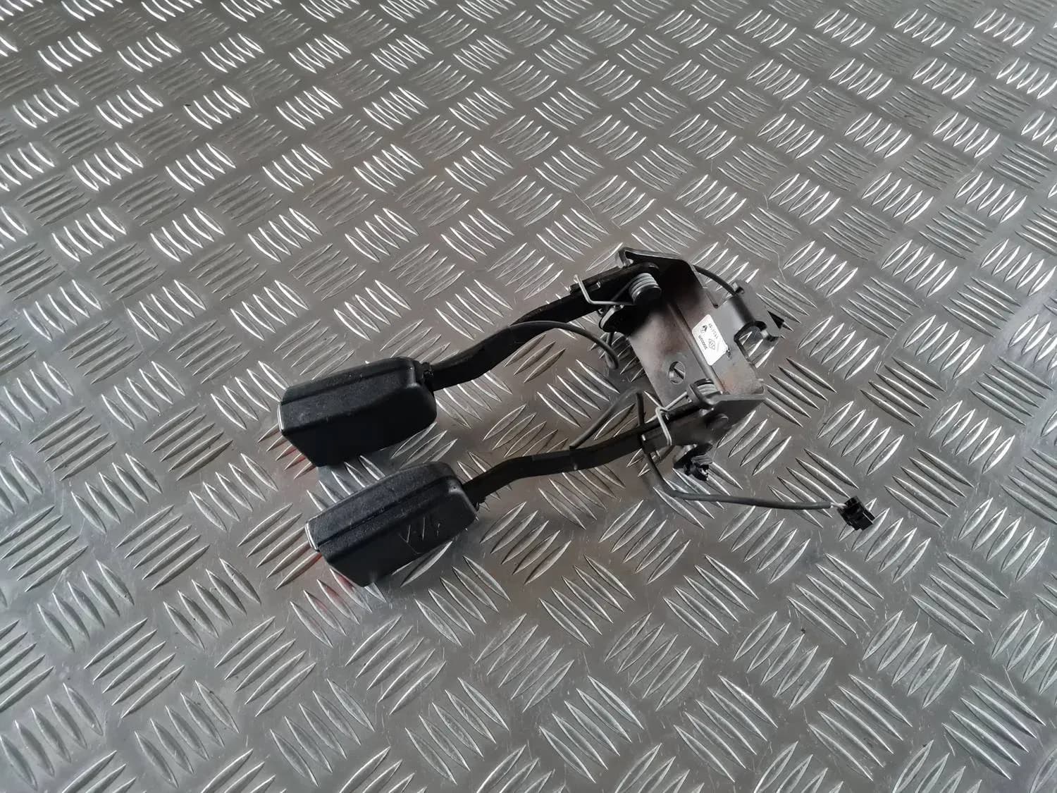 Takaistuimen kaksinkertainen turvavyön solki RENAULT SCENIC III 2011 - foto 1