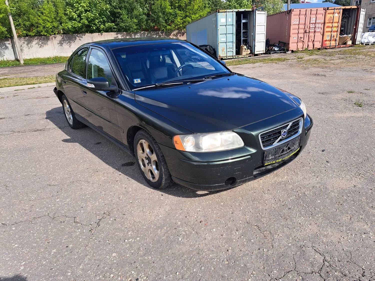 Kuva puretusta autosta 4