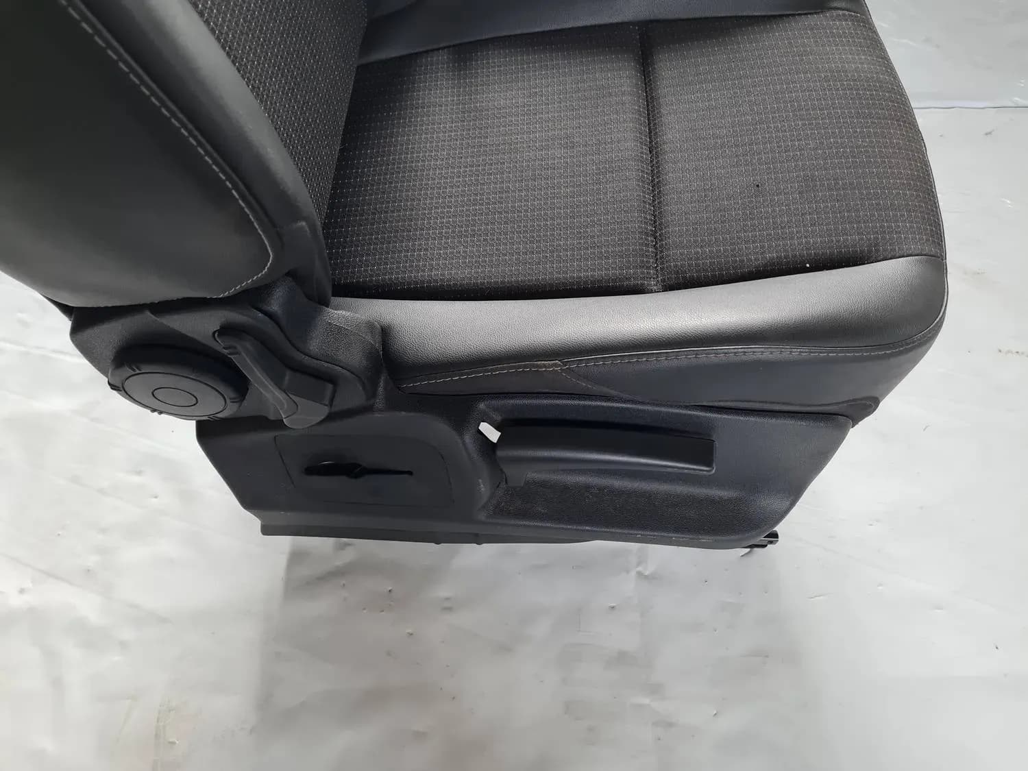 Oikea etuistuin RENAULT SCENIC III 2011 - foto 8