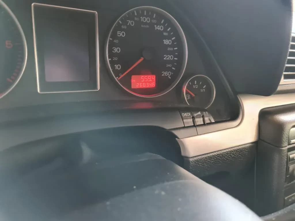 Kuva puretusta autosta 3
