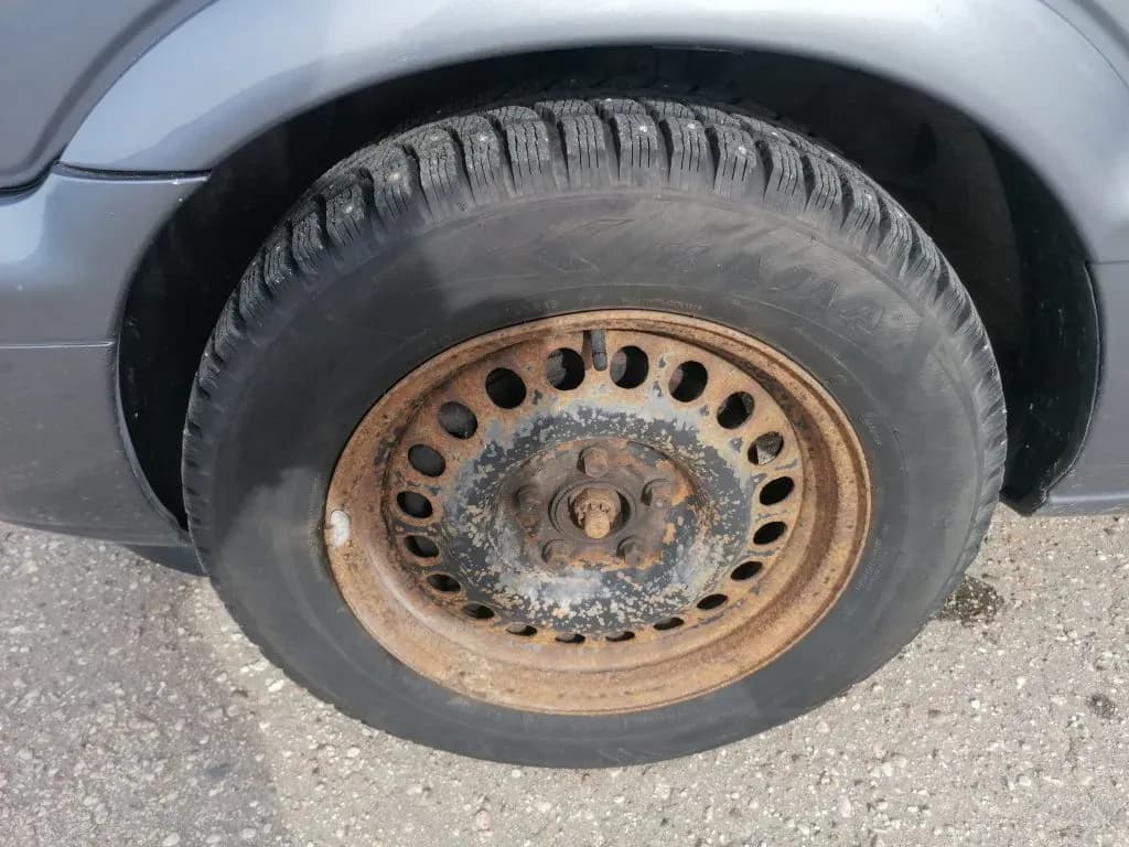 Kuva puretusta autosta 3