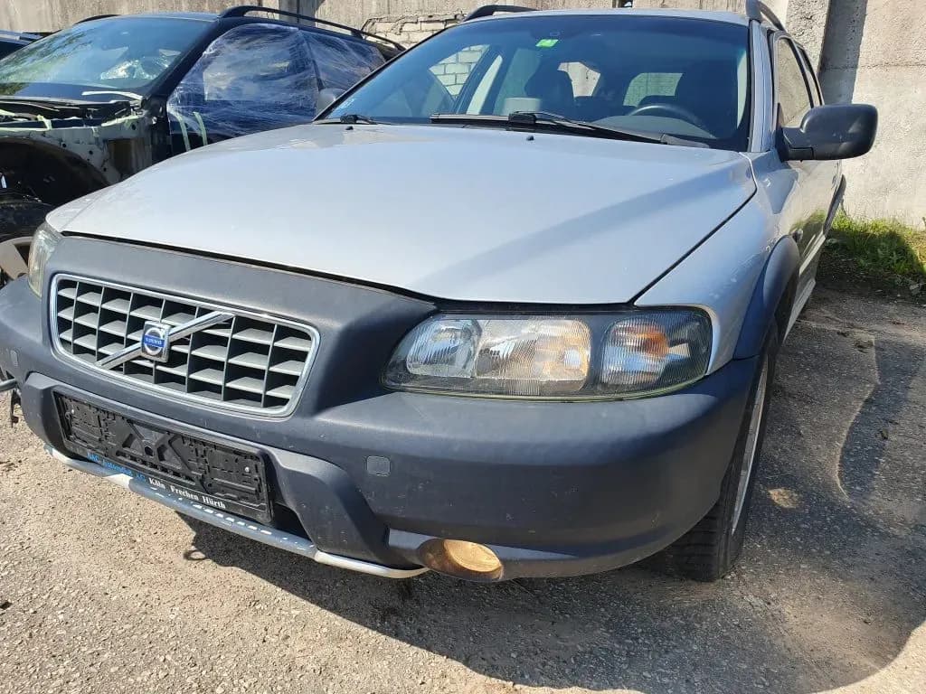 Kuva puretusta autosta 2