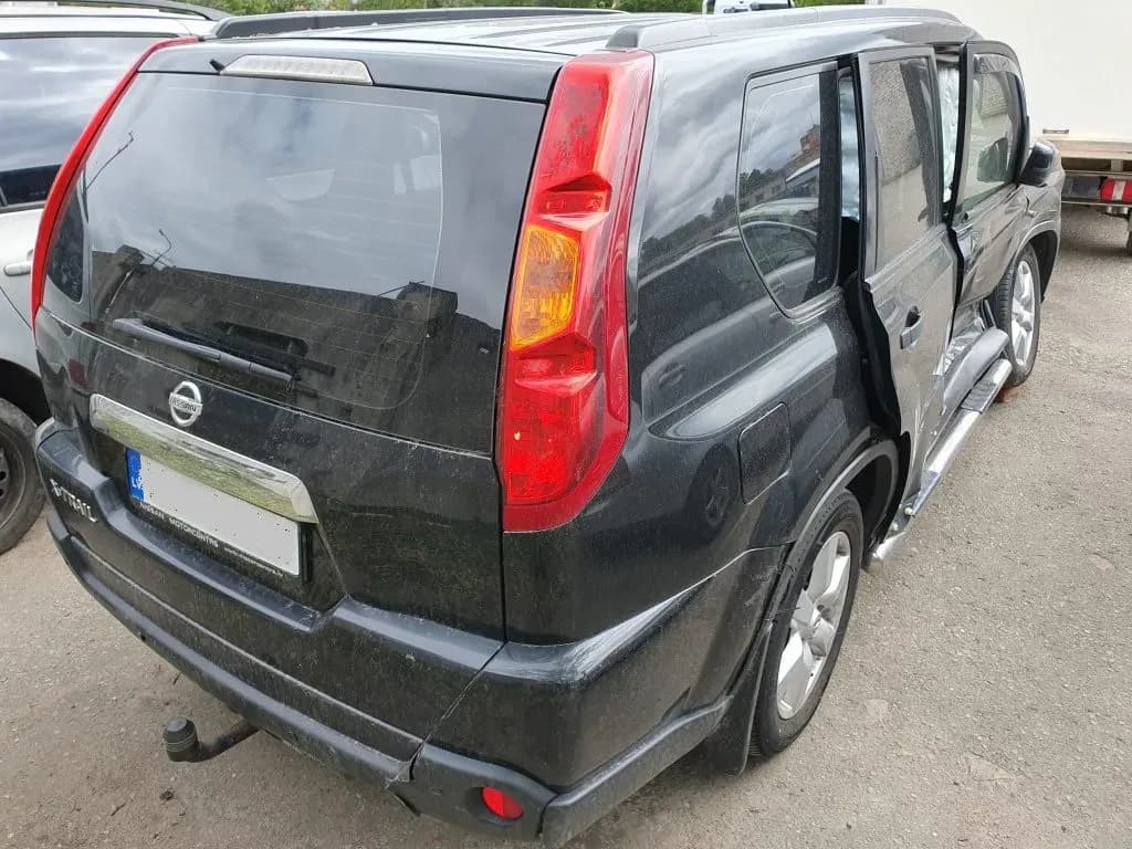 Kuva puretusta autosta 3
