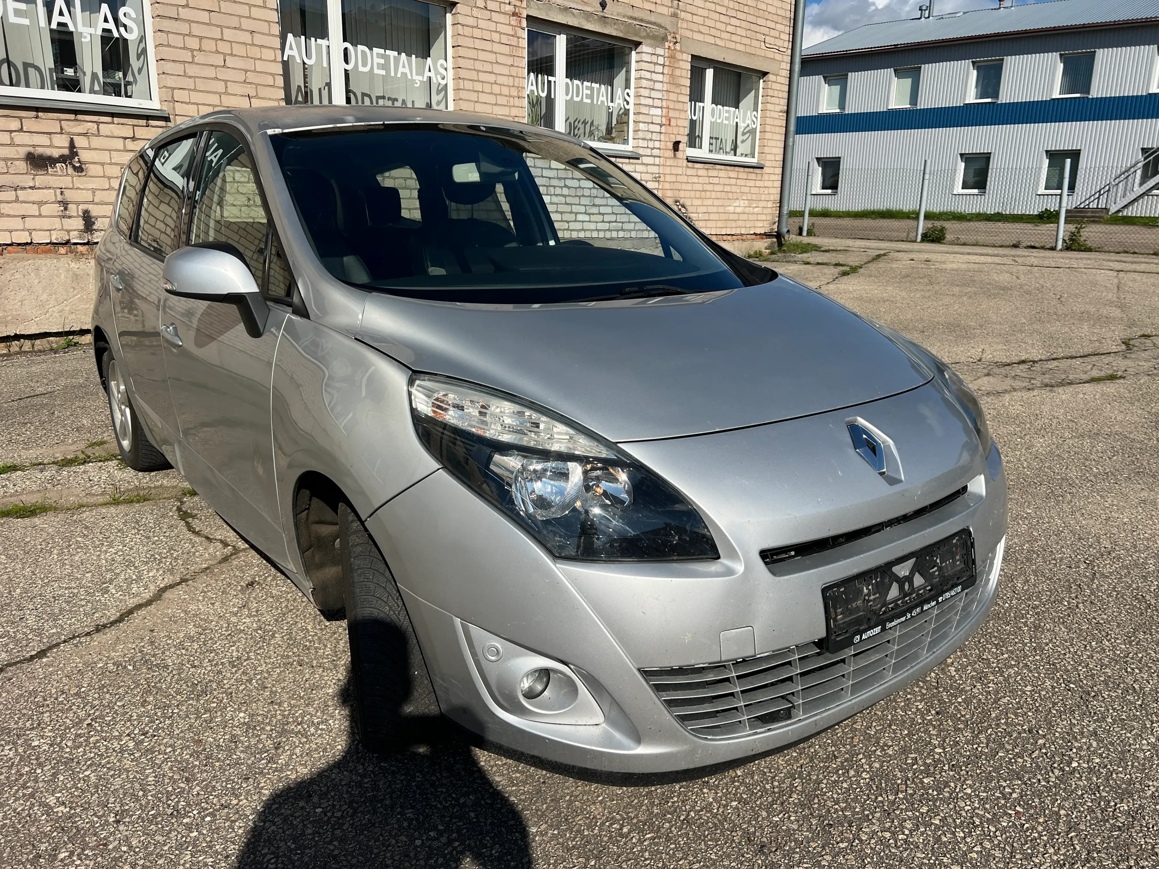 Kuva puretusta autosta 4