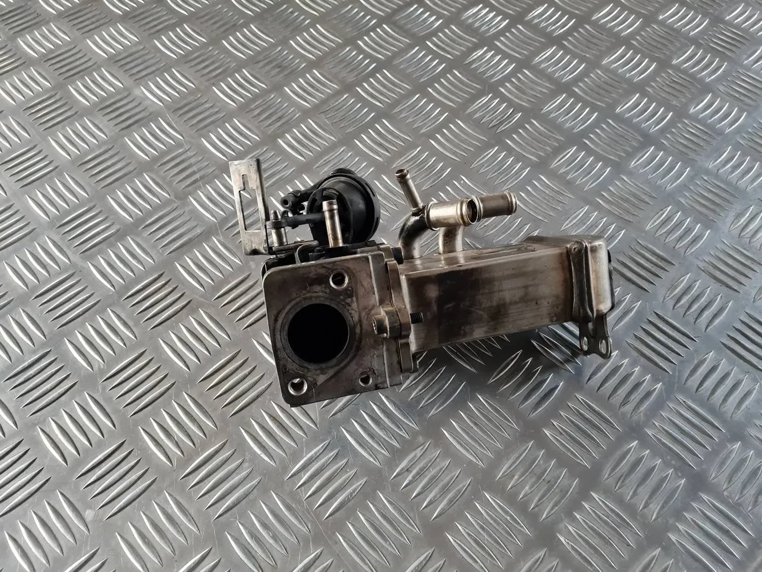 EGR-venttiilin jäähdytin AUDI A6 2008 - foto 3