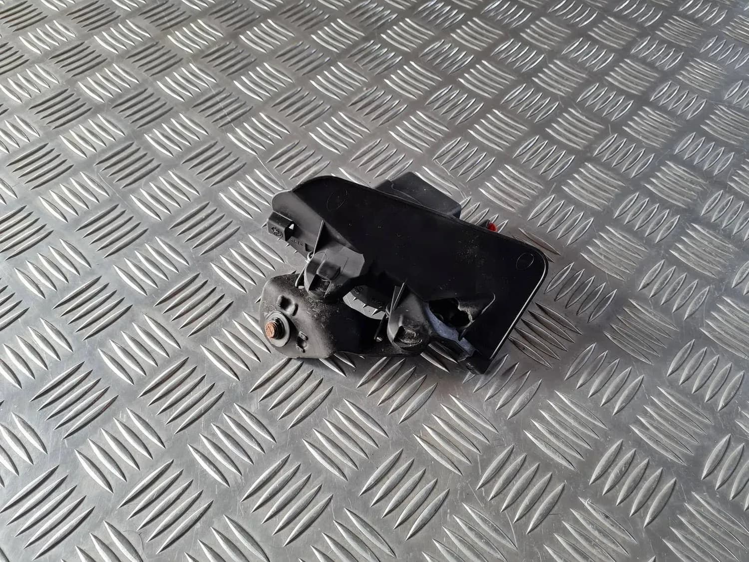 Takaistuimen kaksinkertainen turvavyön solki AUDI A6 2008 - foto 2