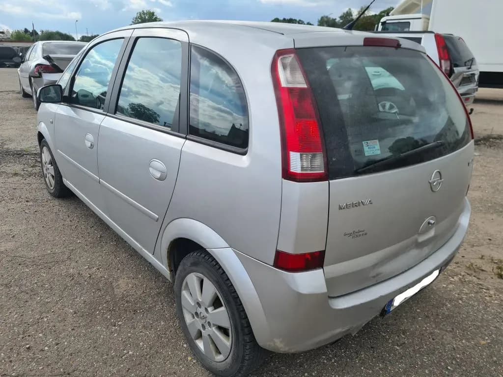 Kuva puretusta autosta 3