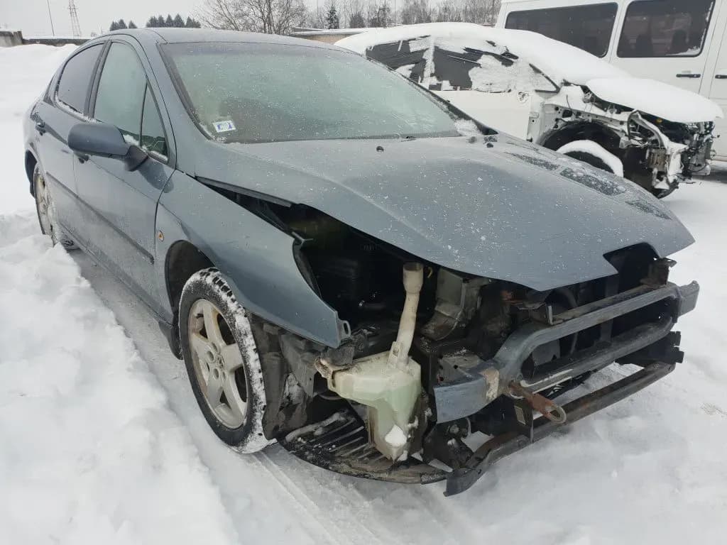 Kuva puretusta autosta 4