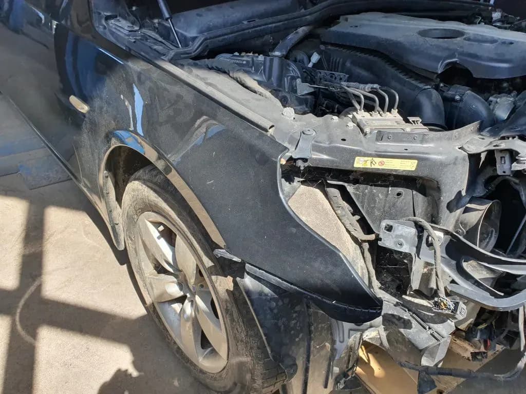 Kuva puretusta autosta 4