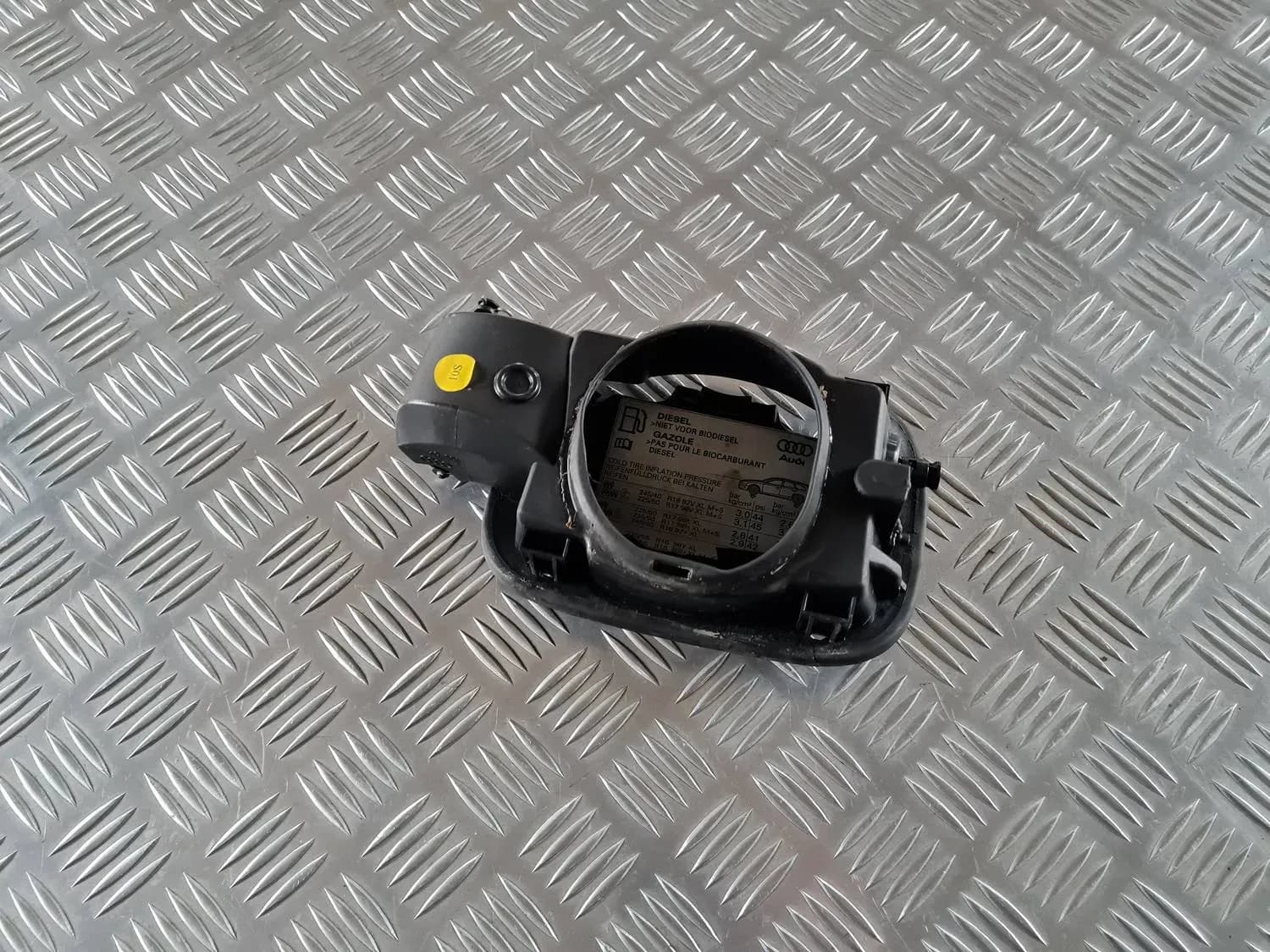 Polttoainesäiliön korkki AUDI A6 2008 - foto 3