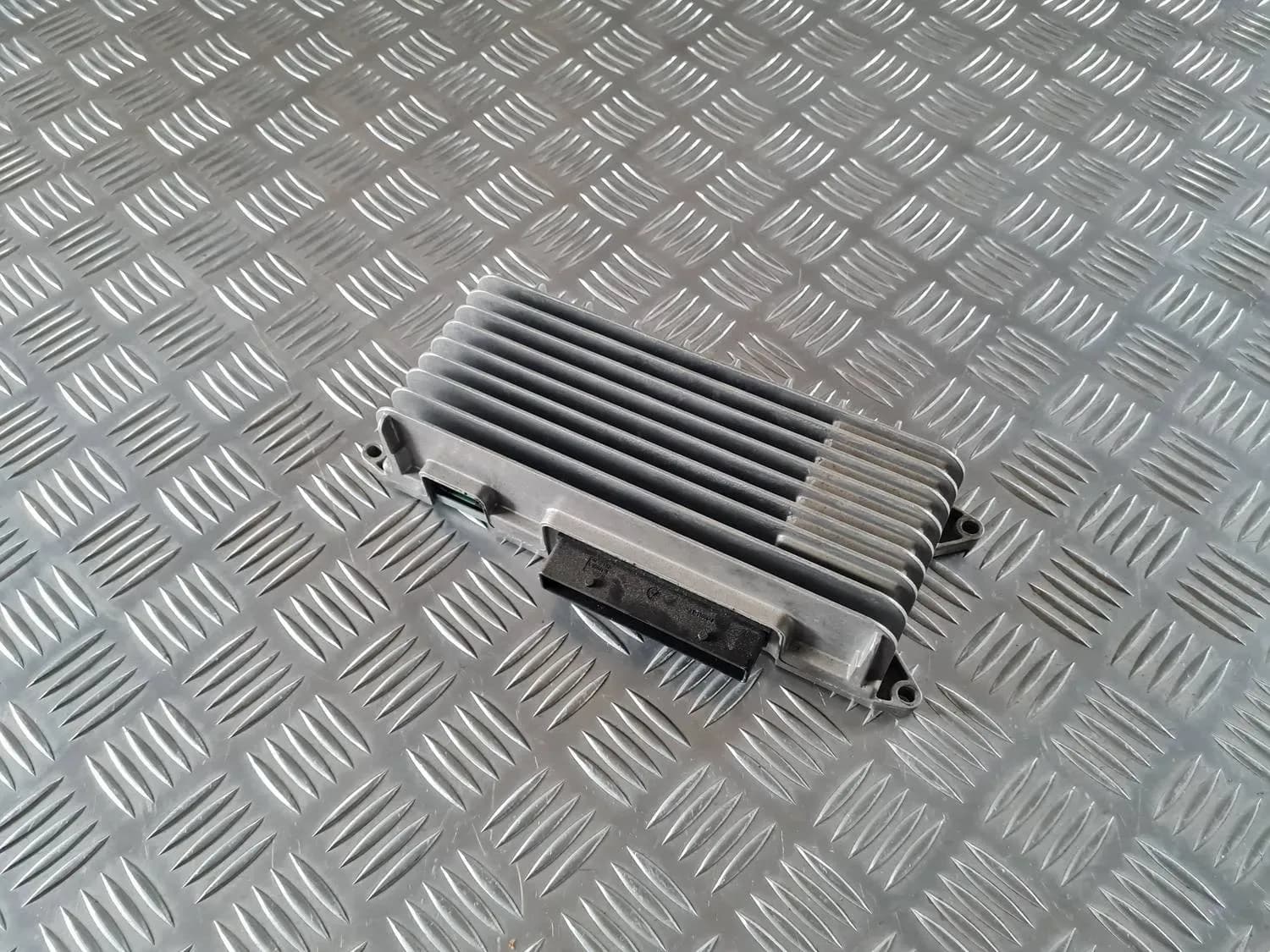 Äänenvahvistinyksikkö AUDI A6 2008