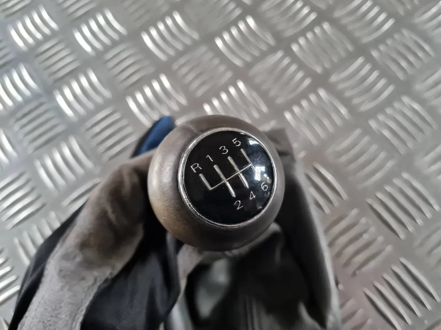 Vaihteenvalitsimen kankainen suojus AUDI A6 2008 - foto 4