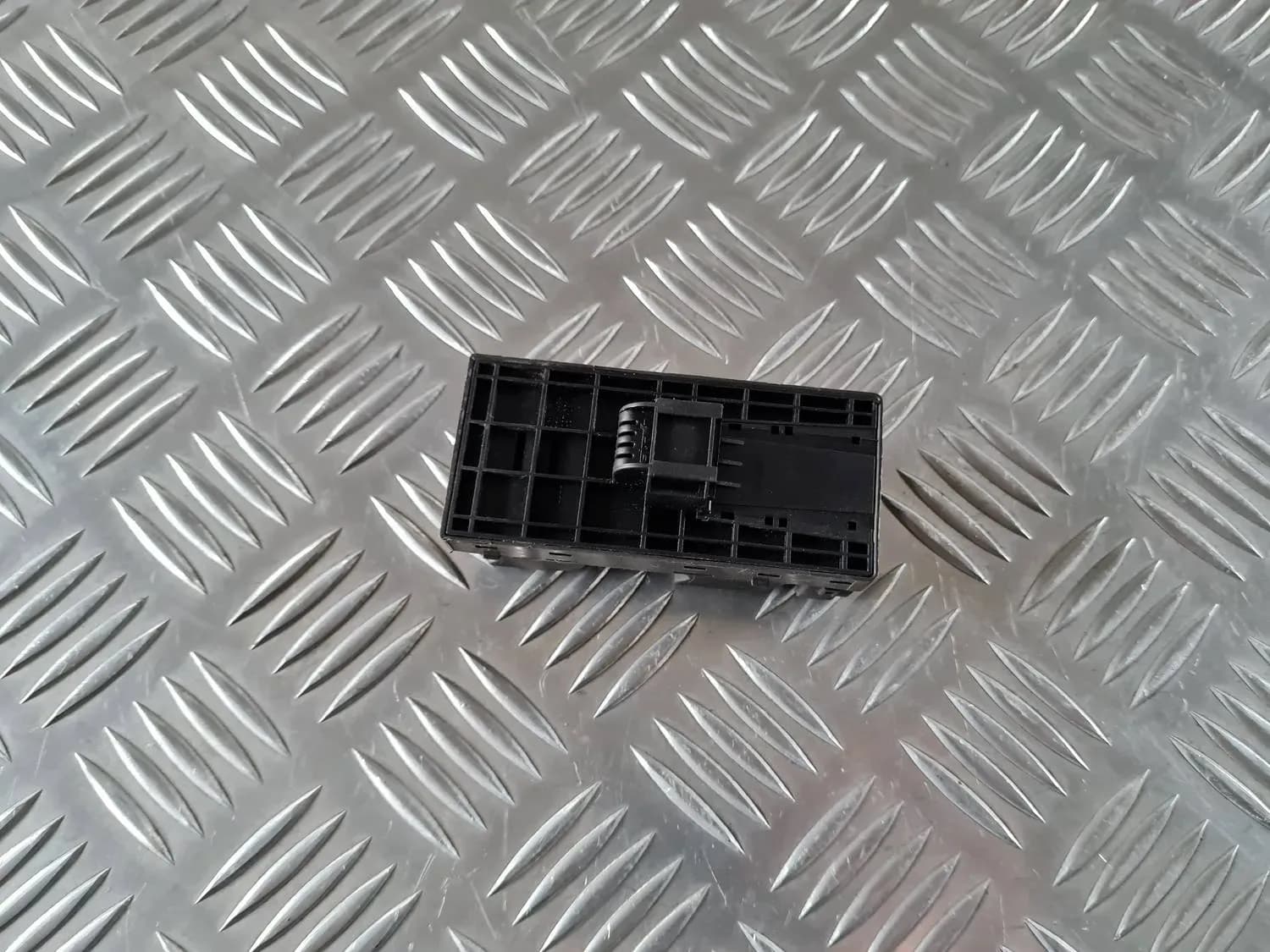 Kuljettajan oven kytkinpainikkeet AUDI A6 2008 - foto 3