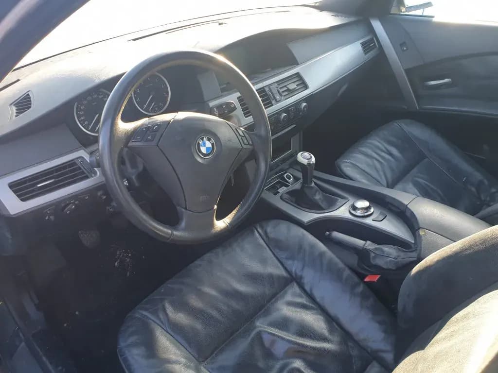 Kuva puretusta autosta 5