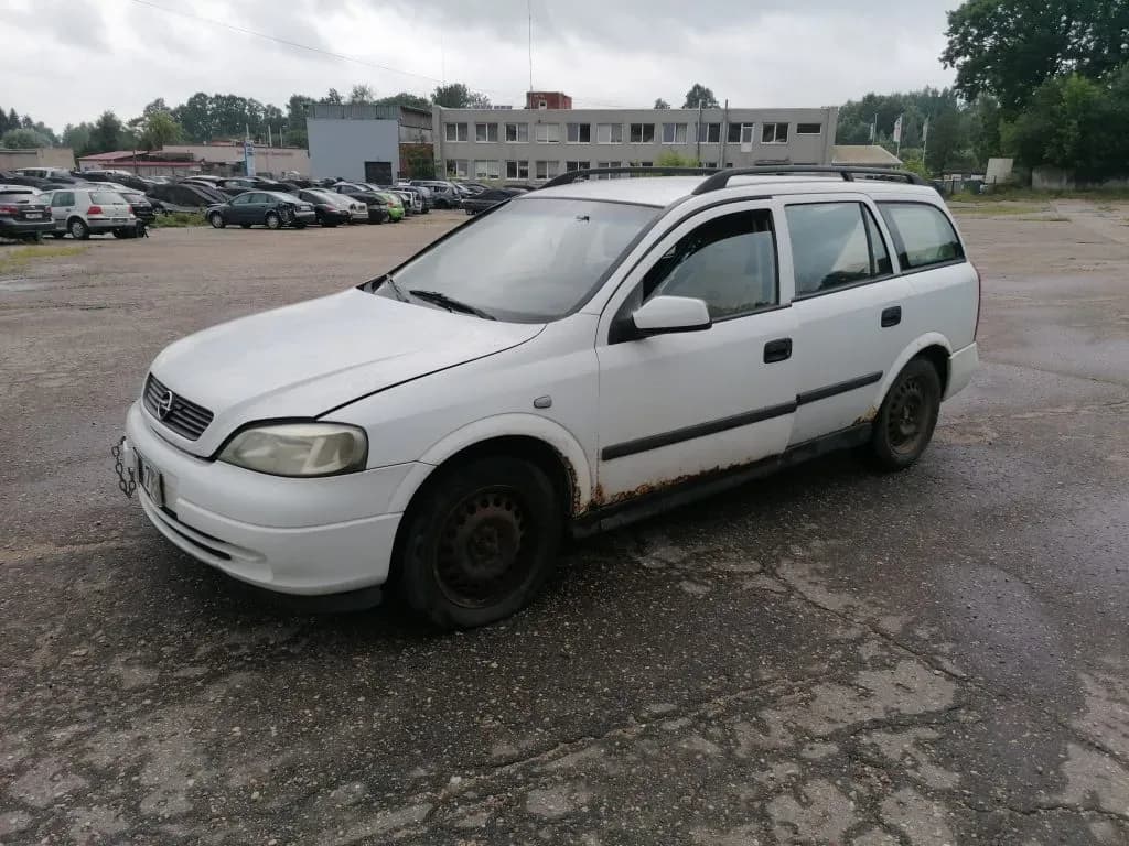 Kuva puretusta autosta 3