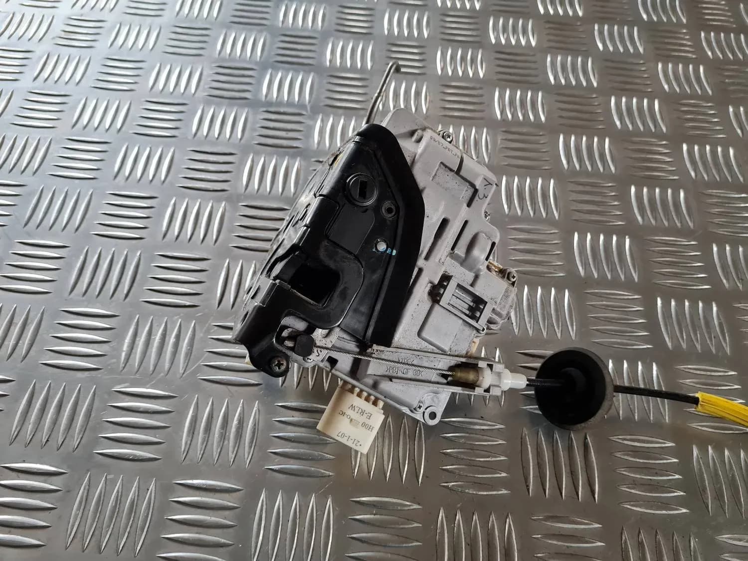 Vasemman takaoven lukko AUDI A6 2008 - foto 5