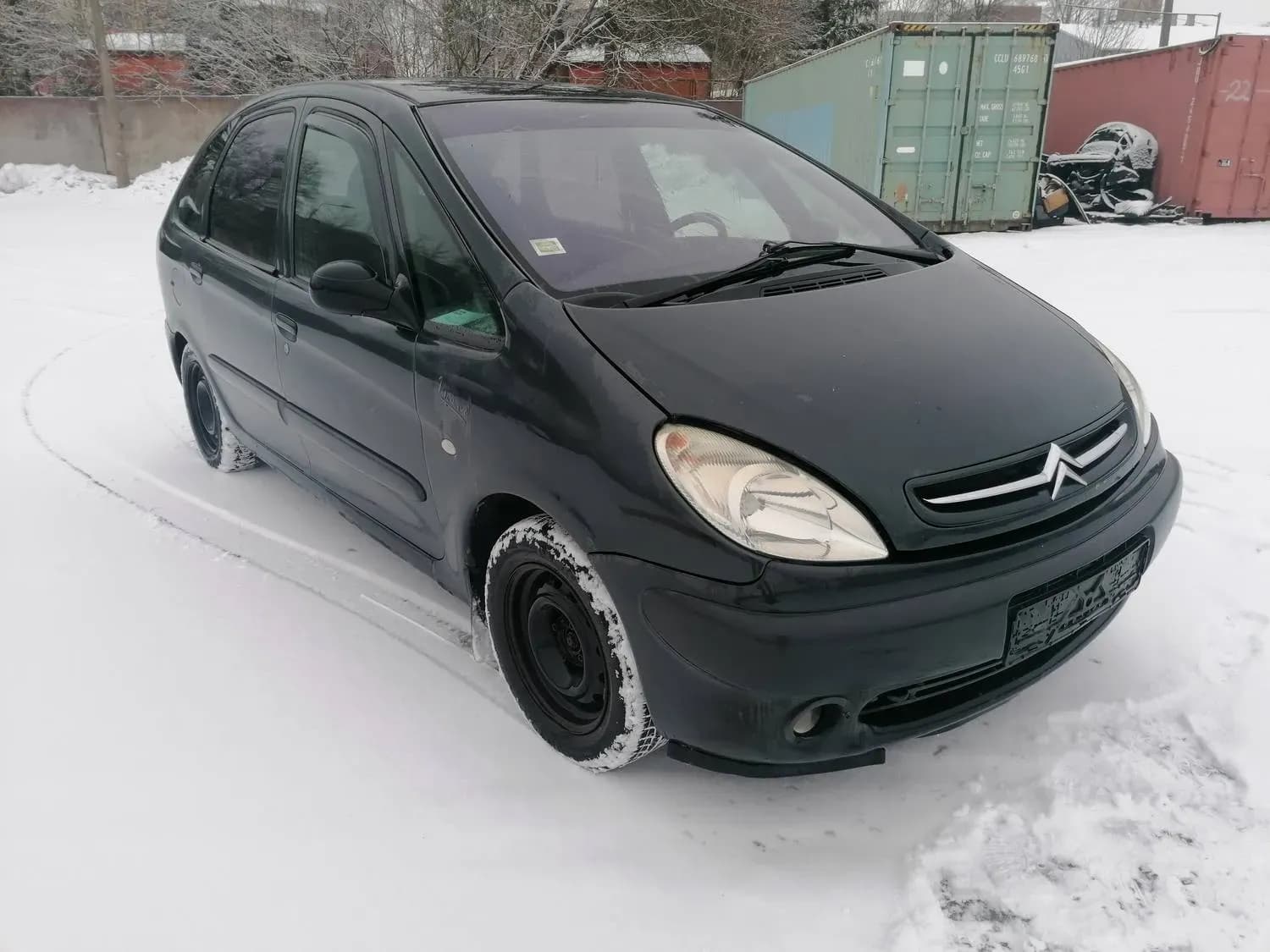 Kuva puretusta autosta 3
