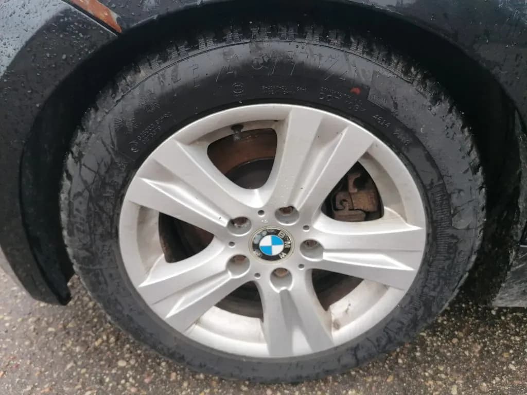 Kuva puretusta autosta 3