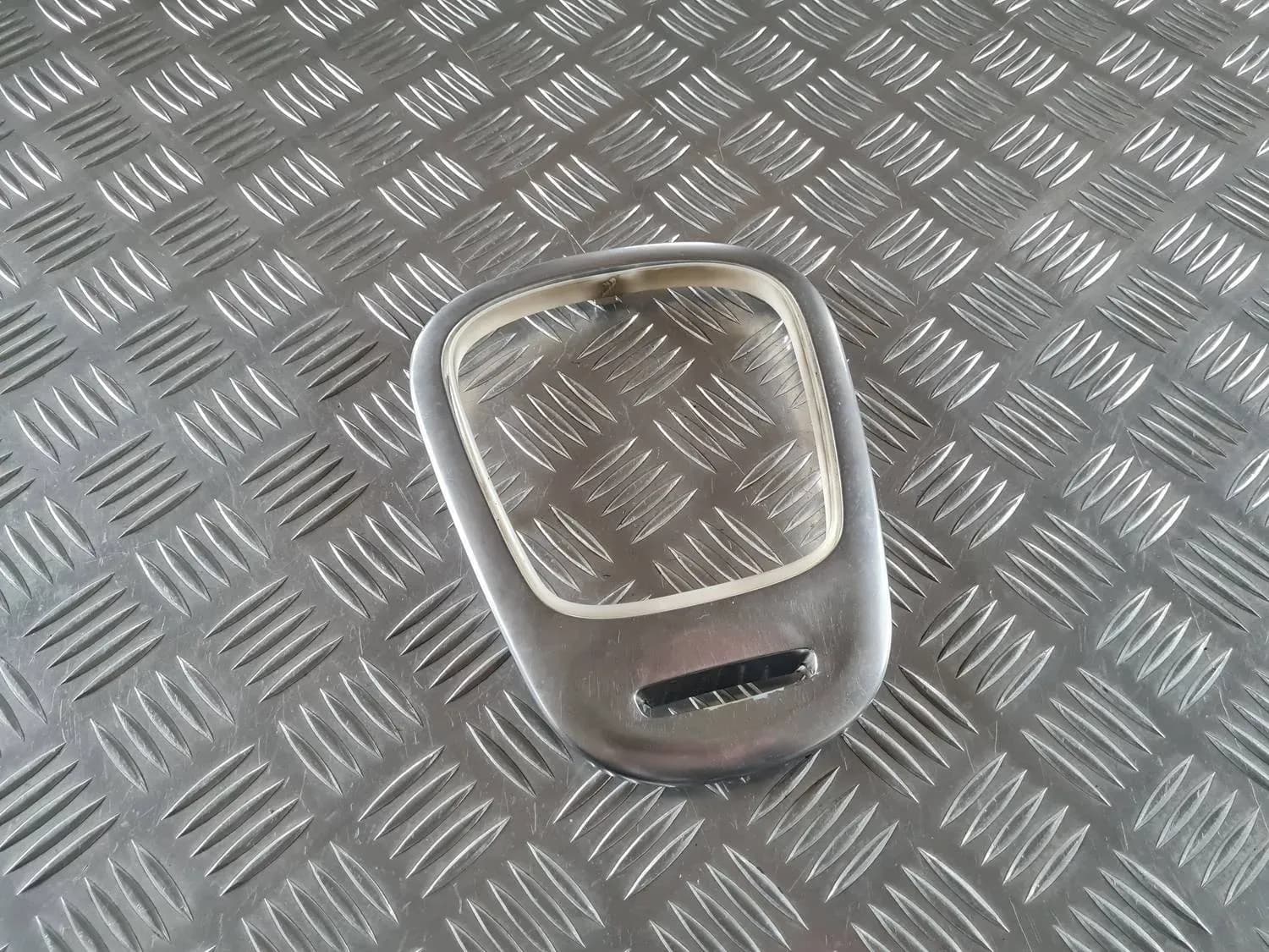 Keskikonsolin verhoilukehys RENAULT SCENIC III 2011