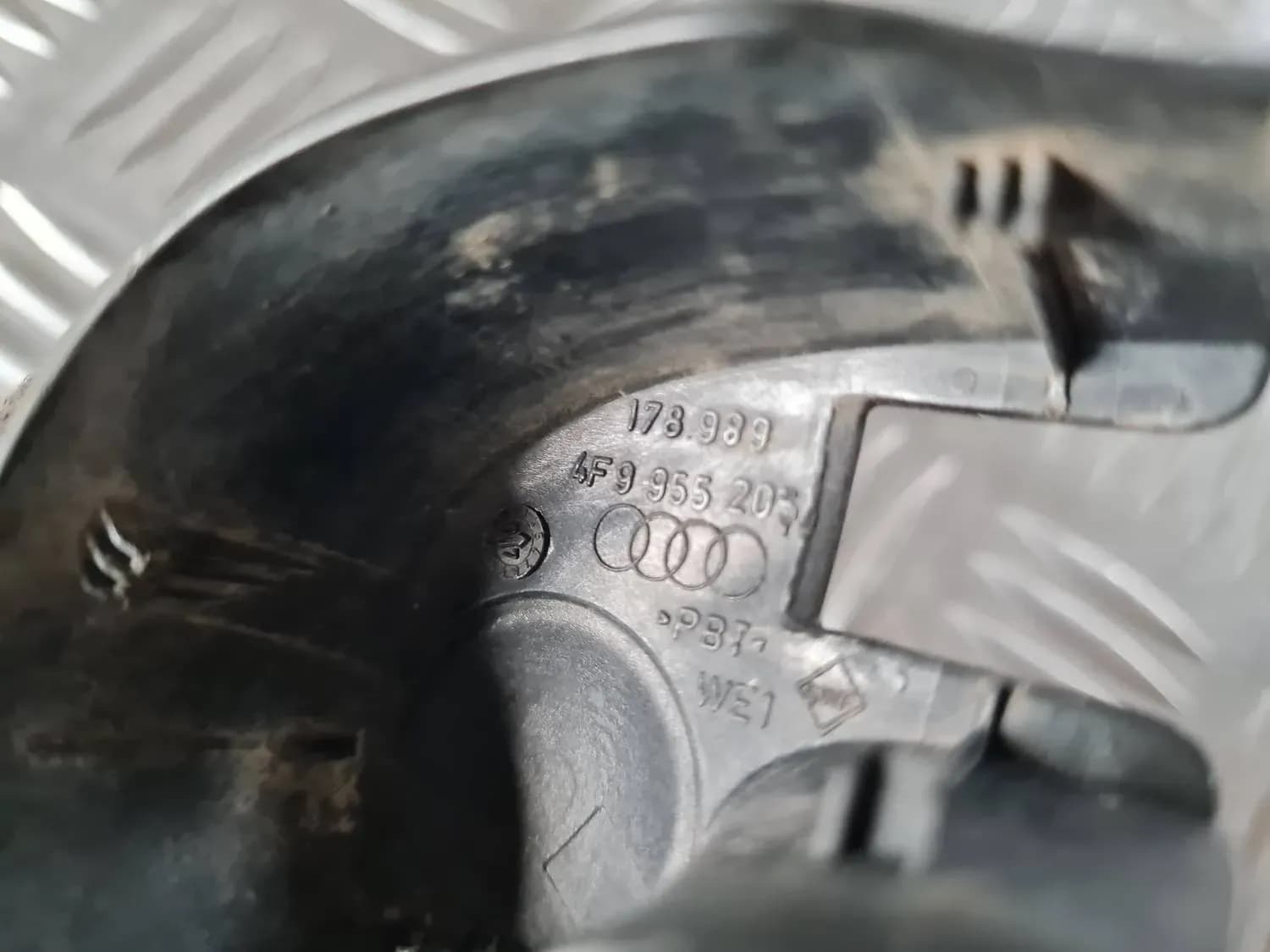 Takalasinpyyhkimen sulan suojus AUDI A6 2008 - foto 2