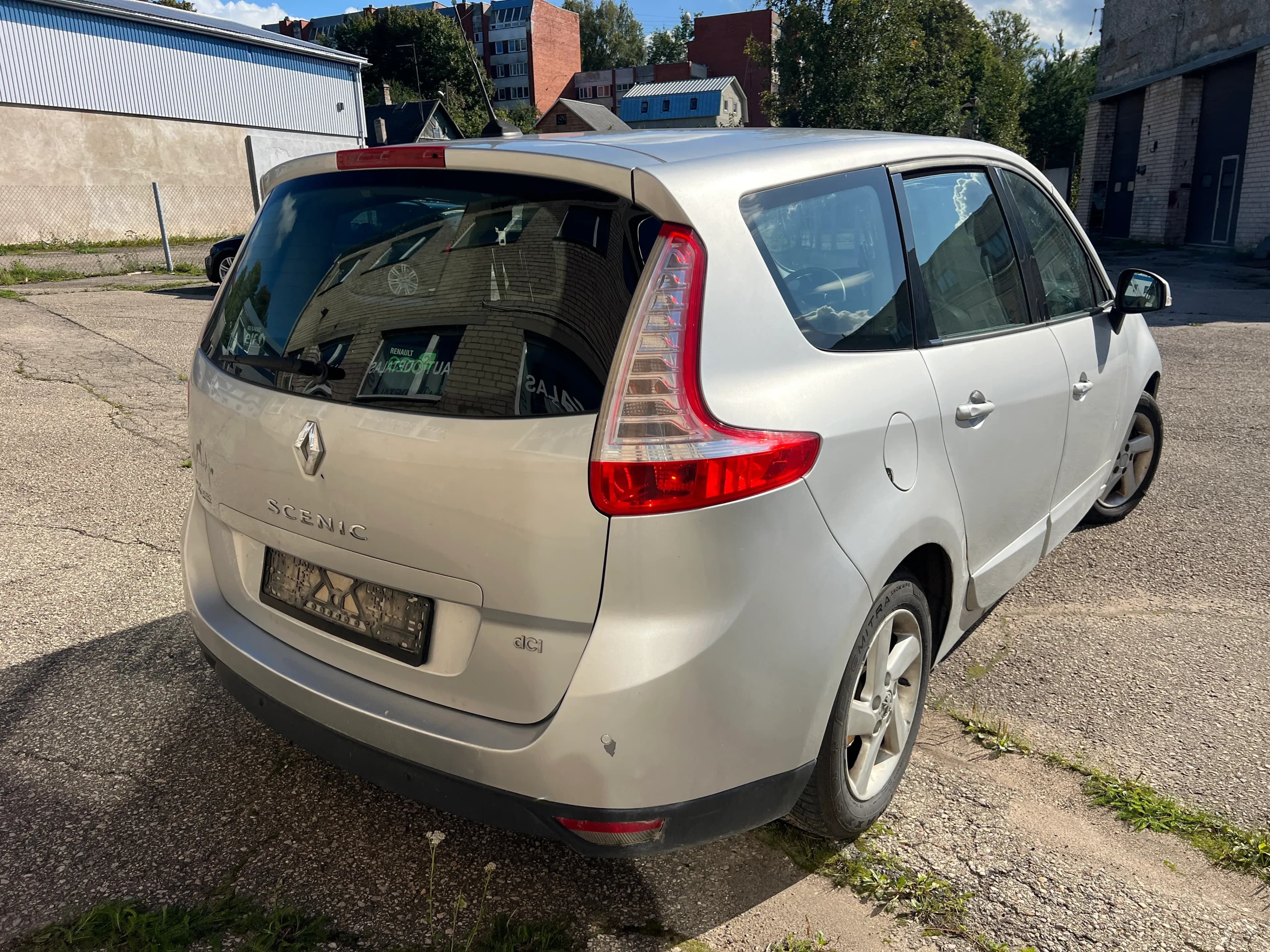 Kuva puretusta autosta 1