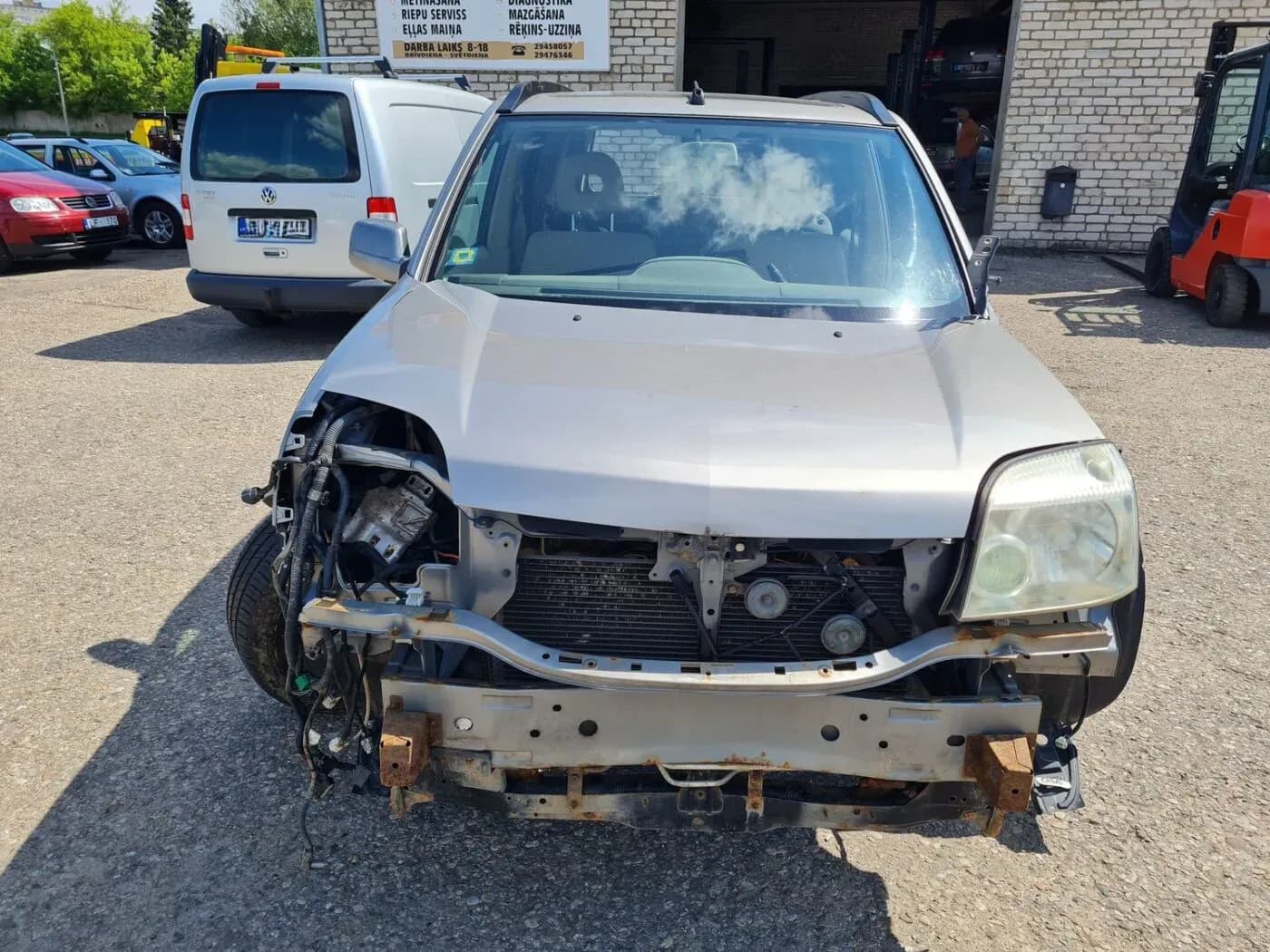Kuva puretusta autosta 2