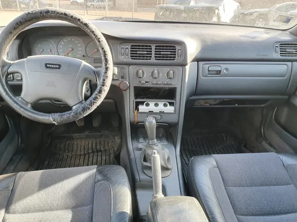 Kuva puretusta autosta 3