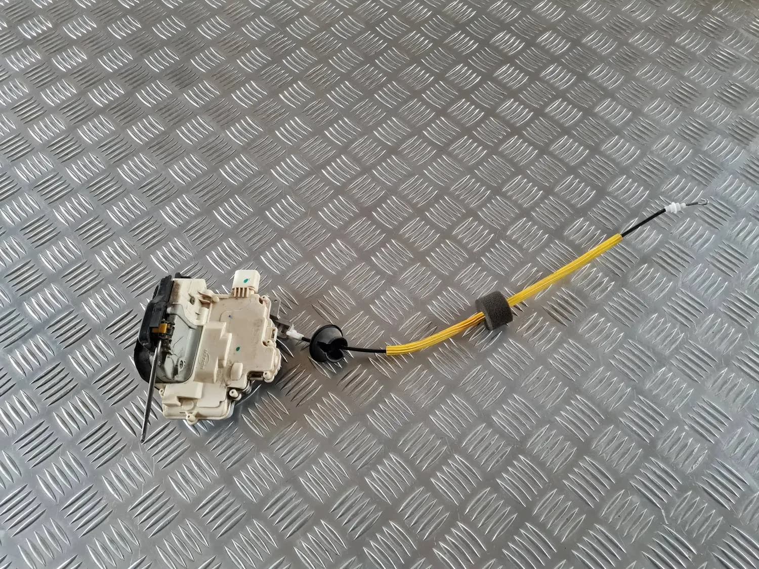 Vasemman takaoven lukko AUDI A6 2008