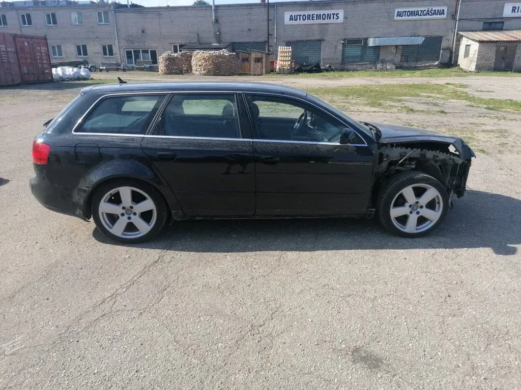 Oikea etuovi AUDI A4 2008 AVANT - foto 8