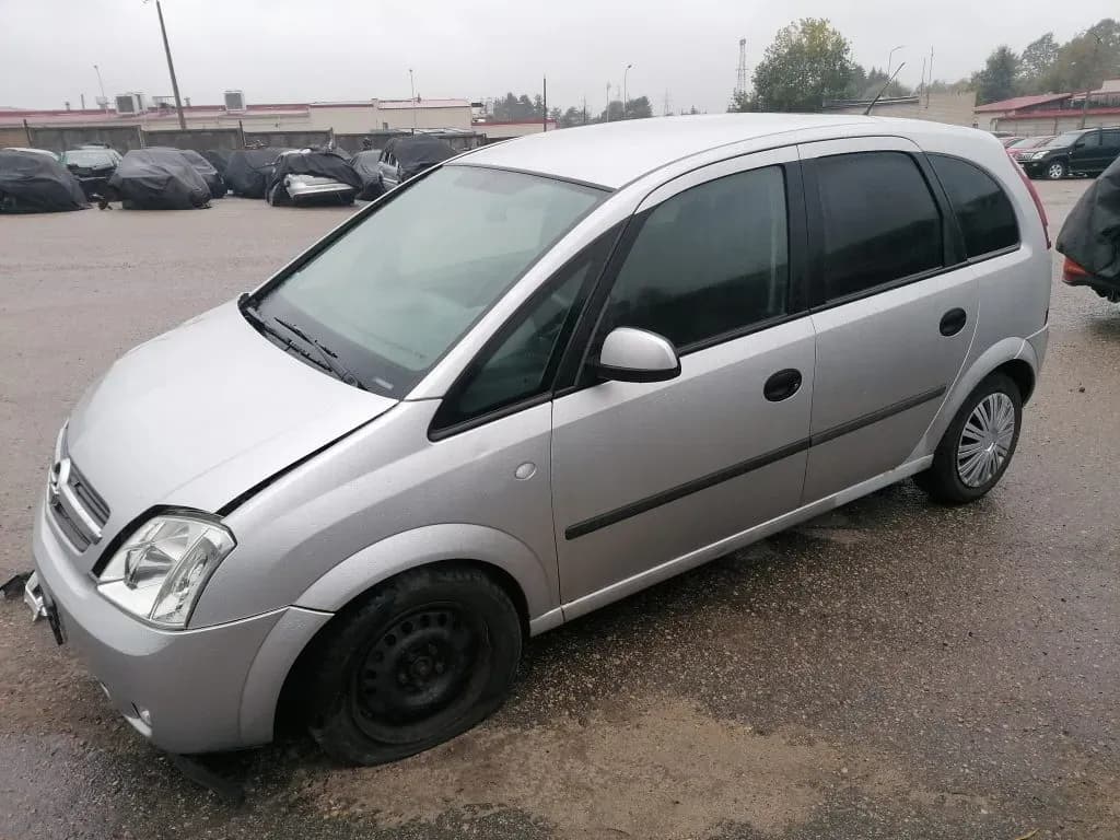 Kuva puretusta autosta 5