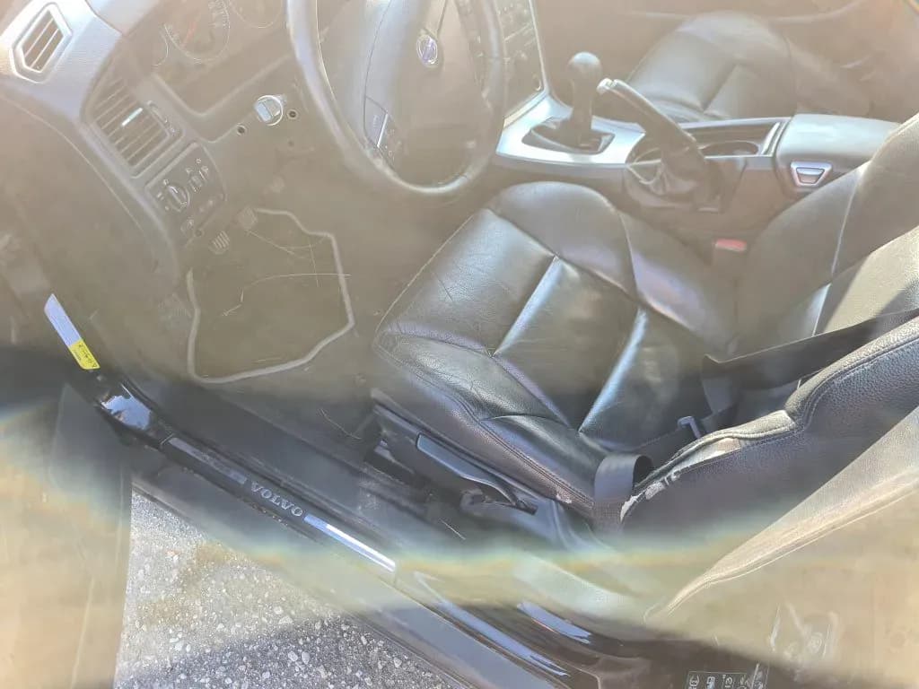 Kuva puretusta autosta 4