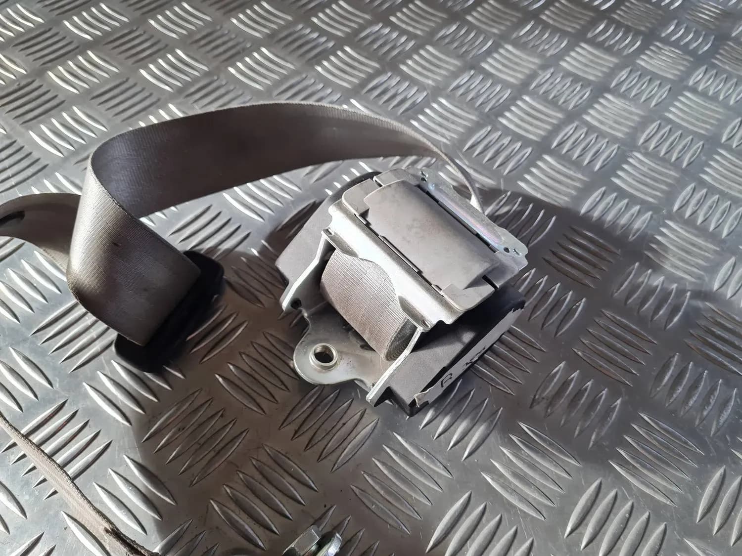 Oikea takaistuimen turvavyö AUDI A6 2008 - foto 3