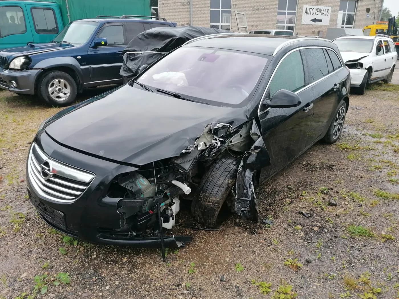 Kuva puretusta autosta 5