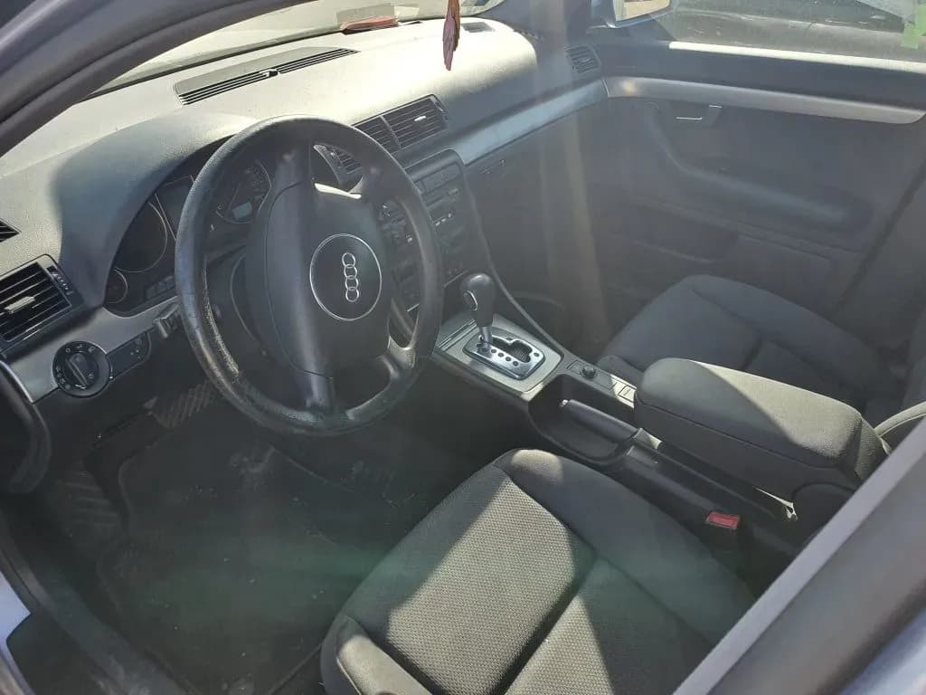 Kuva puretusta autosta 4