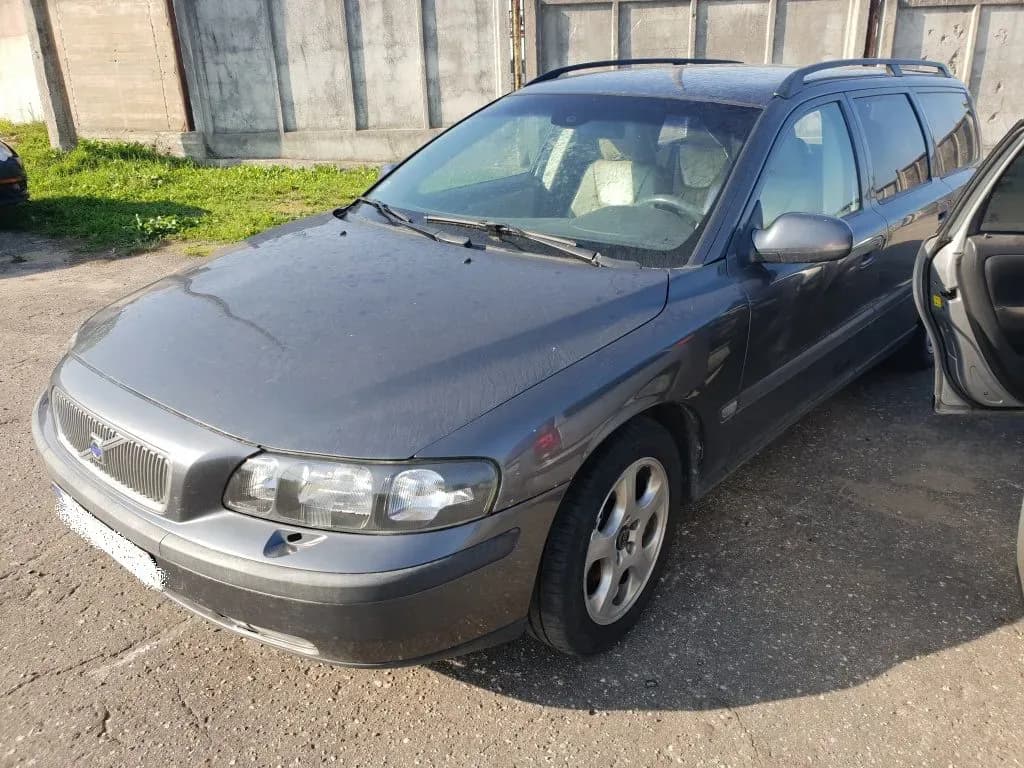 Kuva puretusta autosta 1