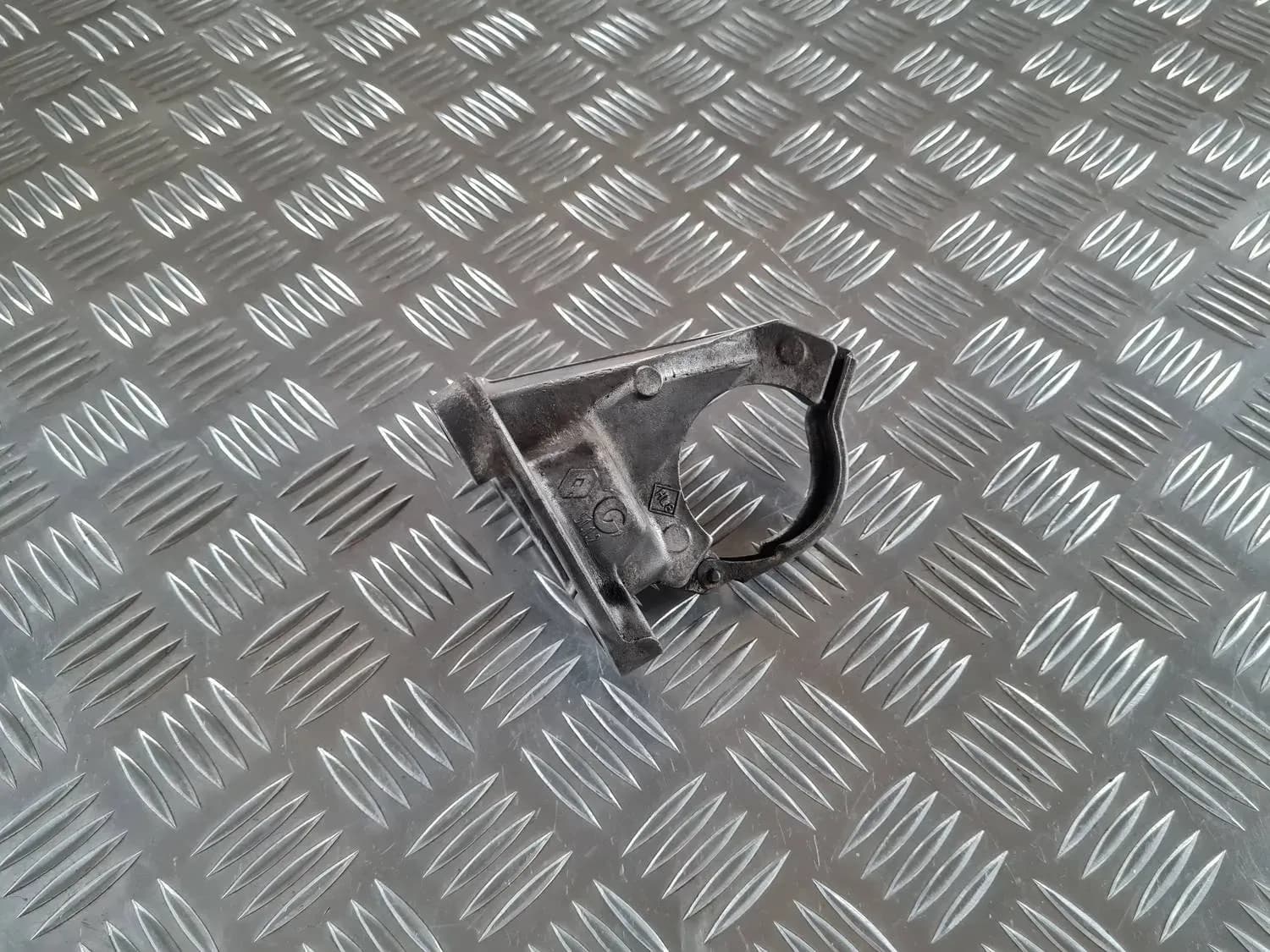 Etupuoliakselin kannatin RENAULT SCENIC III 2011 - foto 1