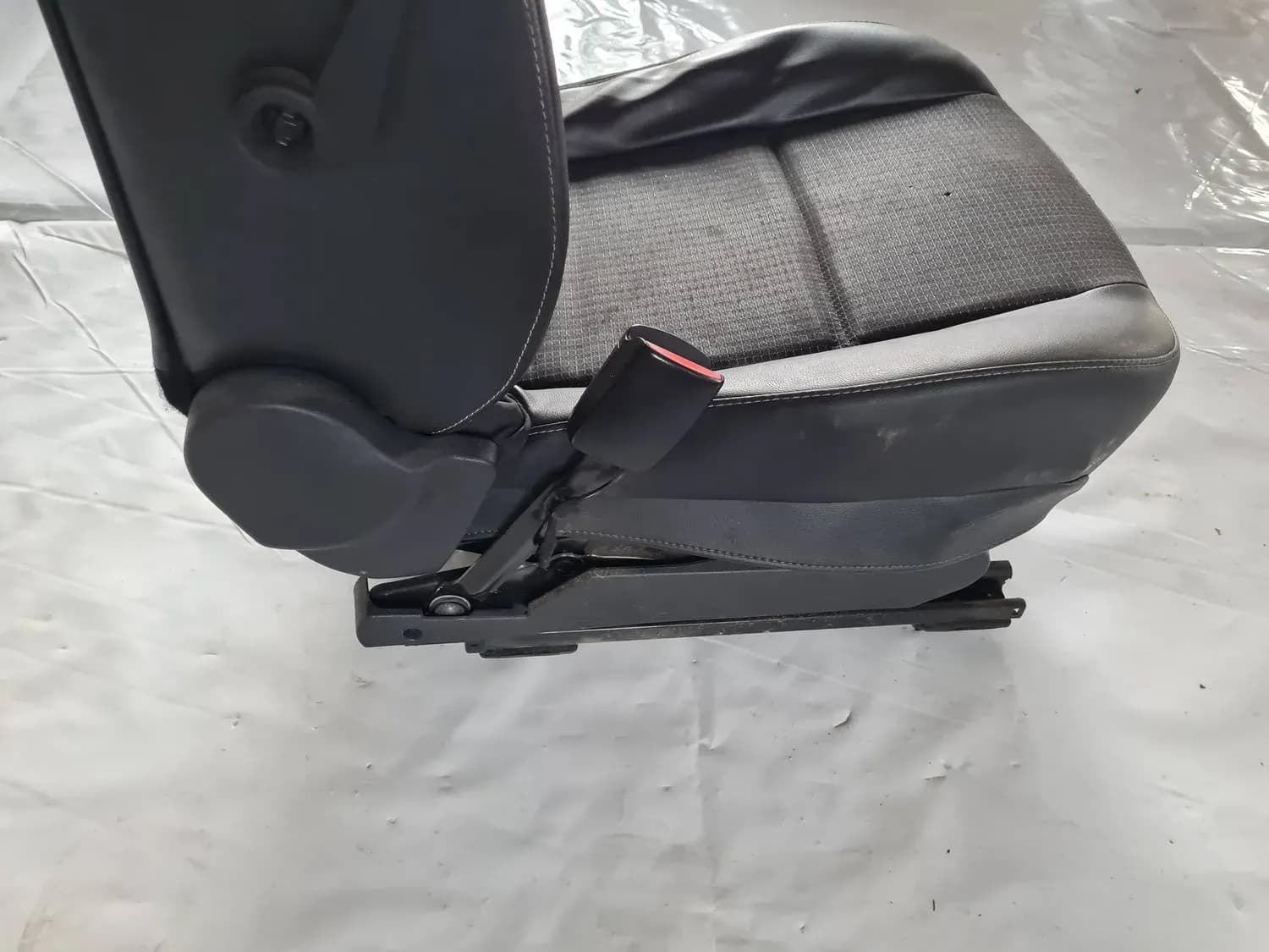 Vasen etuistuin RENAULT SCENIC III 2011 - foto 4