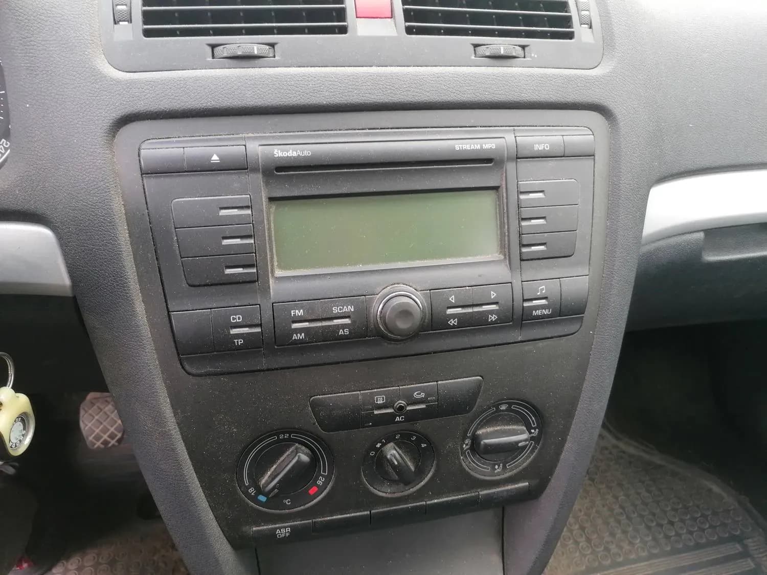 Kuva puretusta autosta 4