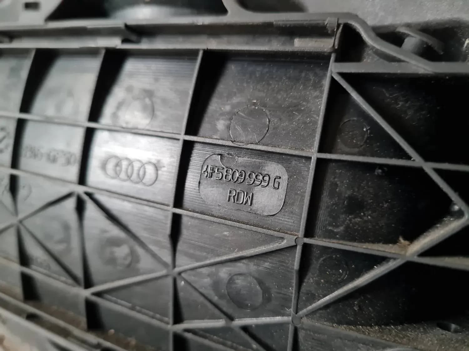 Polttoainesäiliön korkki AUDI A6 2008 - foto 2