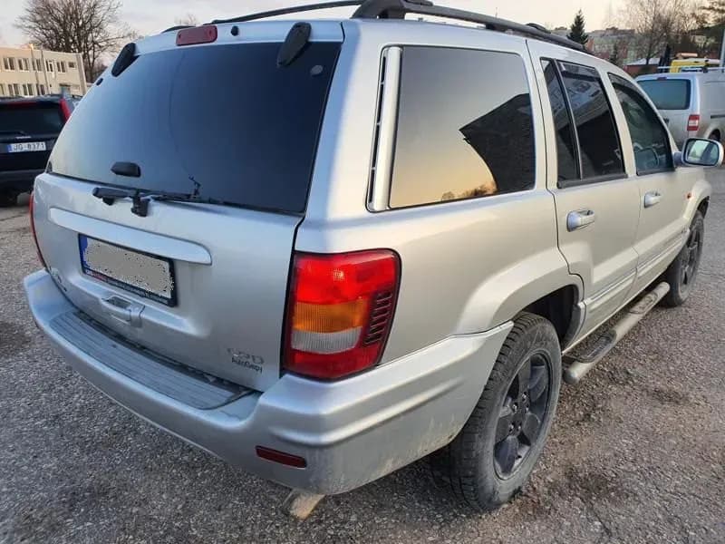 Kuva puretusta autosta 4
